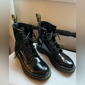 New DR. Martens Smooth Leather 1460 8 -Eye Boot Combat Women’s 8 Shoes Bootie